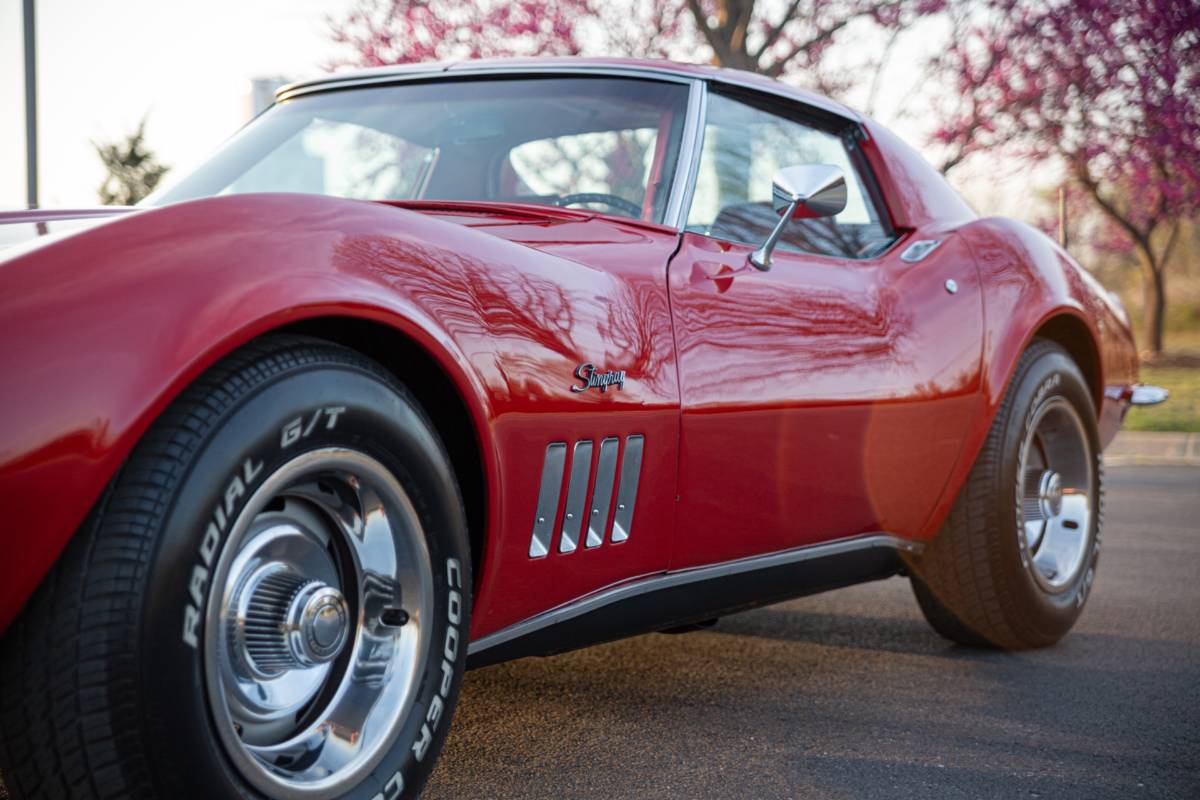 Chevrolet-Corvette-1969-red-6