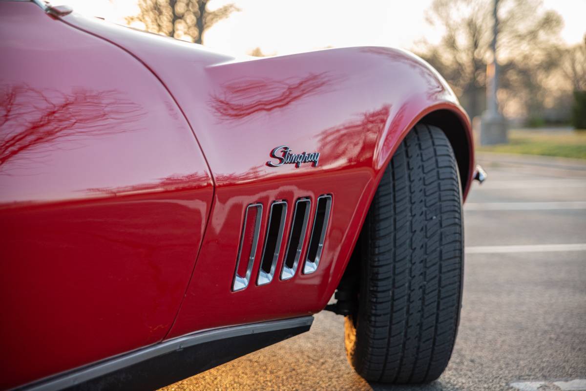 Chevrolet-Corvette-1969-red-8