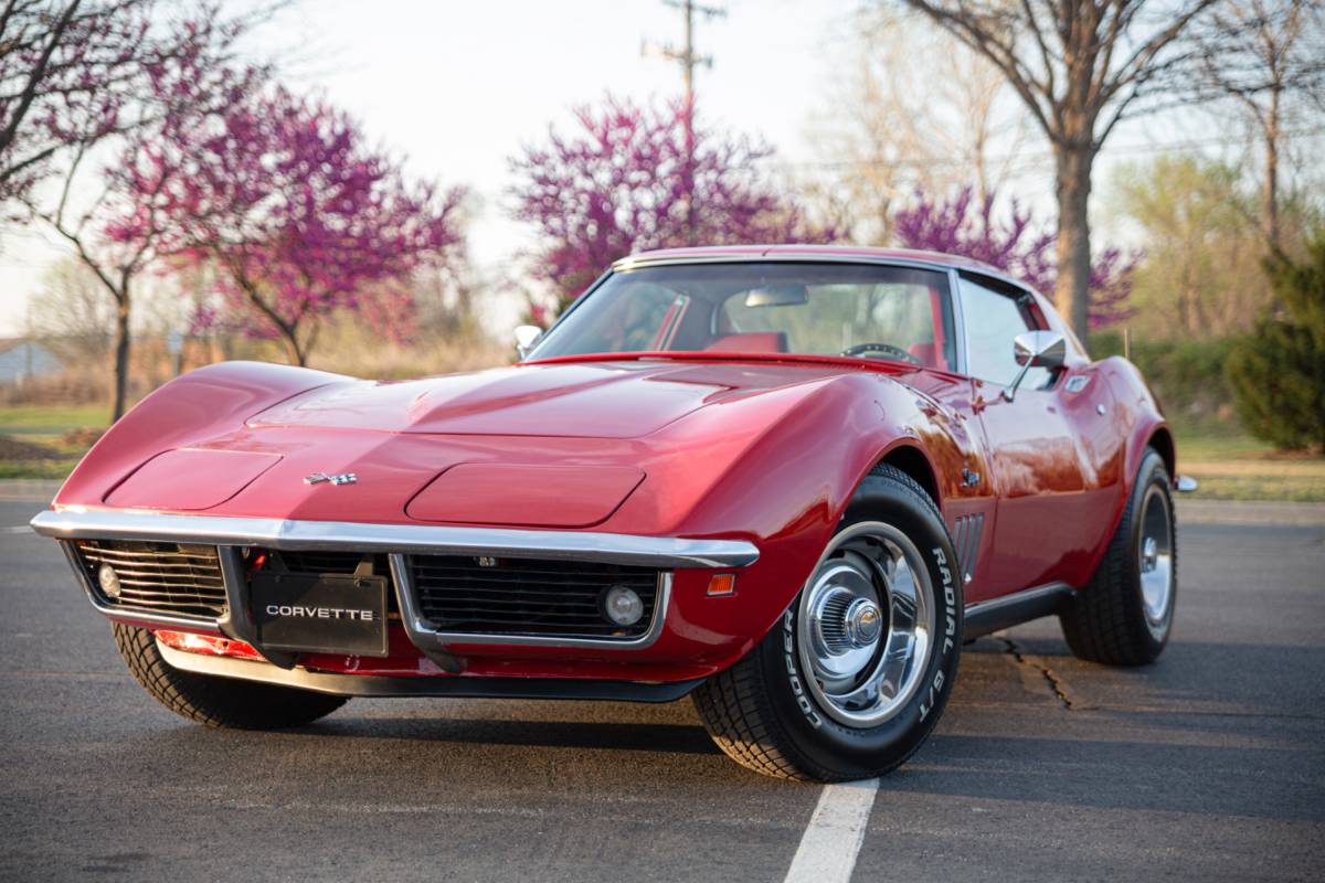 Chevrolet Corvette  1969 red