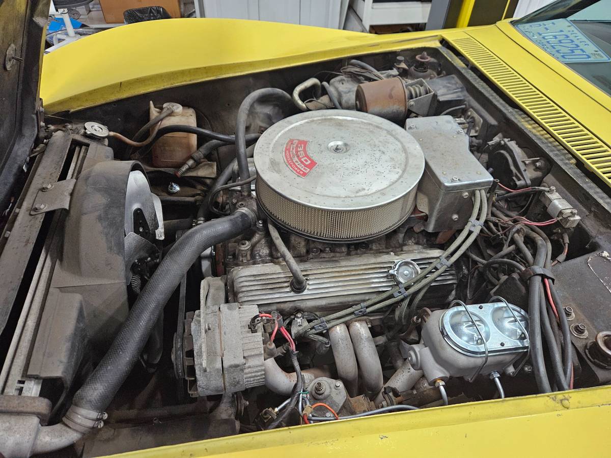 Chevrolet-Corvette-1969-yellow-2
