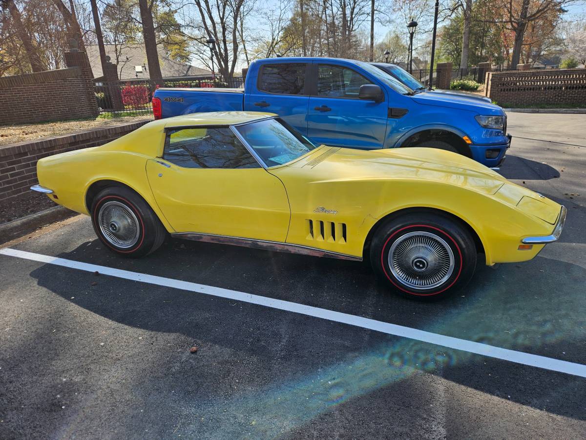 Chevrolet Corvette  1969 yellow