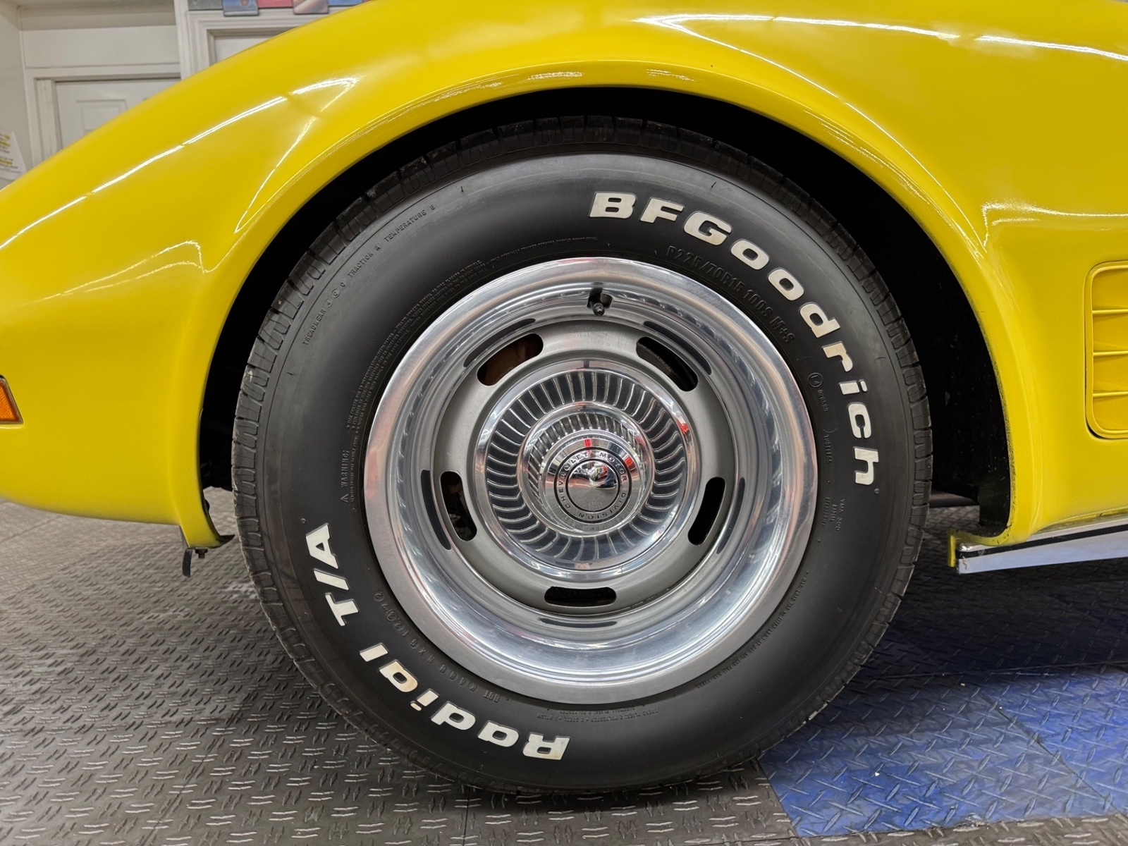 Chevrolet-Corvette-1970-25