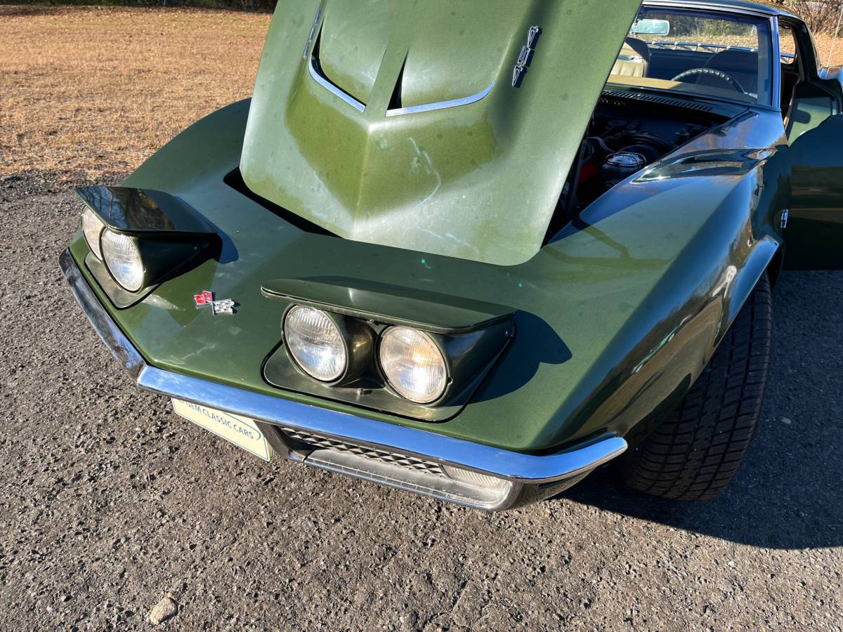 Chevrolet-Corvette-1970-green-19