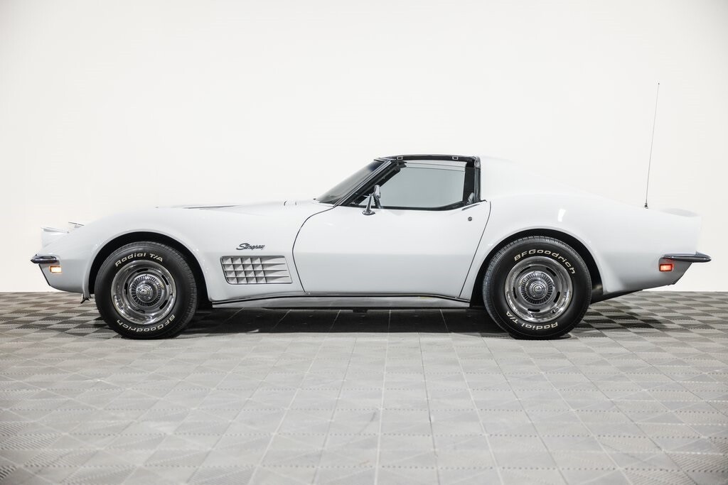 Chevrolet-Corvette-1971-12