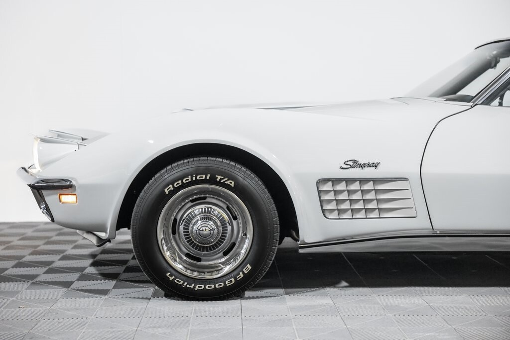 Chevrolet-Corvette-1971-13