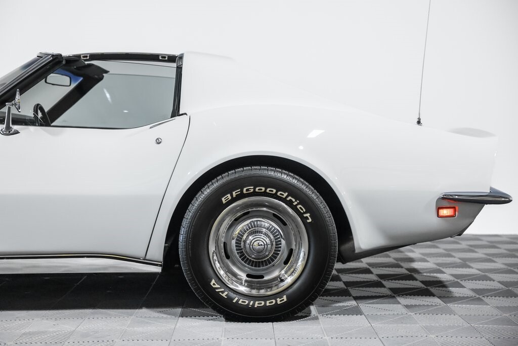 Chevrolet-Corvette-1971-14