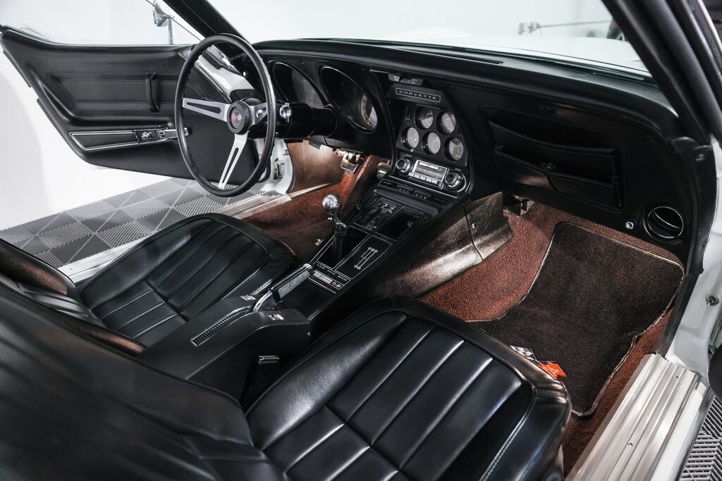 Chevrolet-Corvette-1971-23