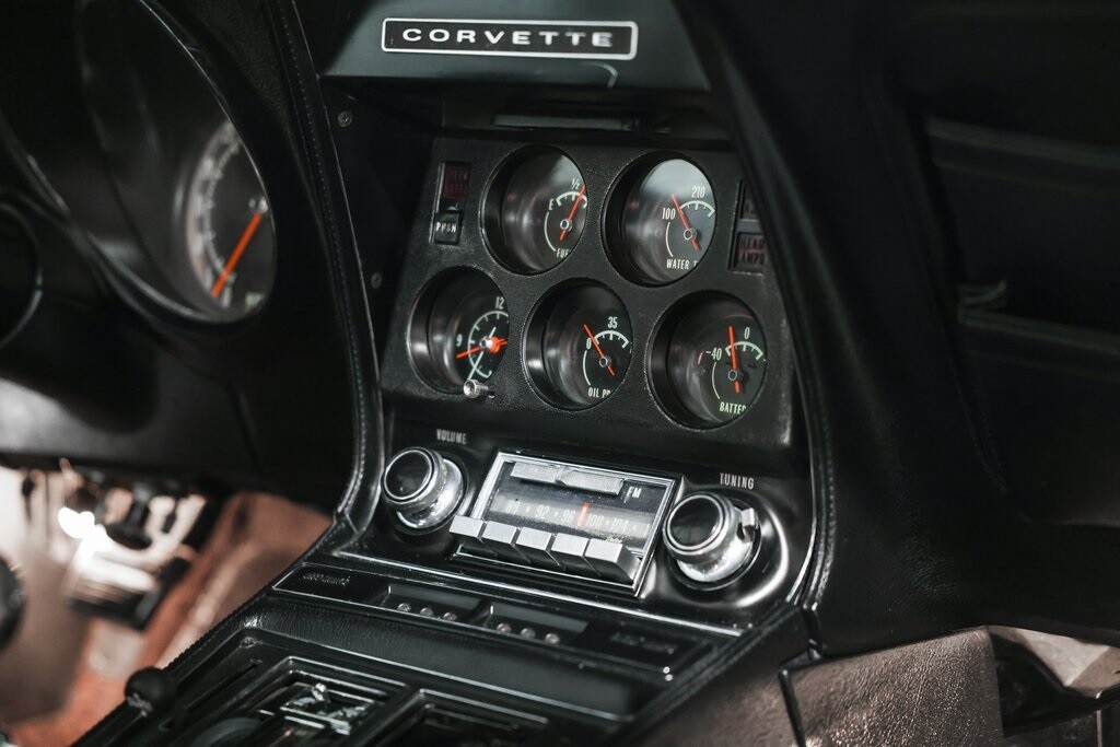 Chevrolet-Corvette-1971-28
