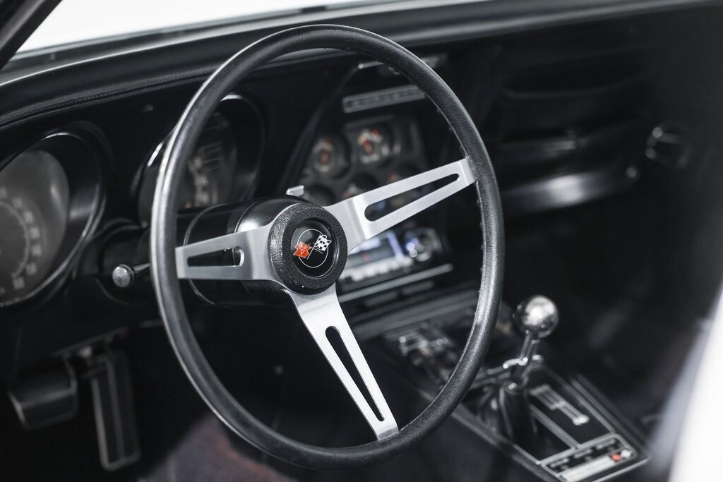 Chevrolet-Corvette-1971-32