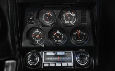 Chevrolet-Corvette-1971-36