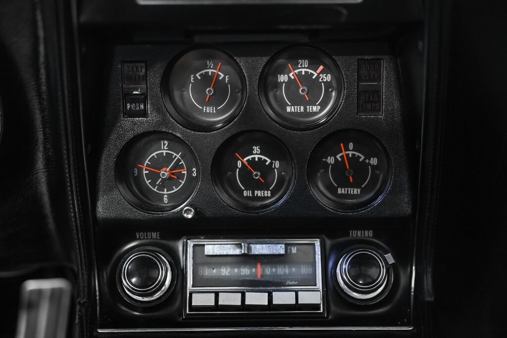 Chevrolet-Corvette-1971-36
