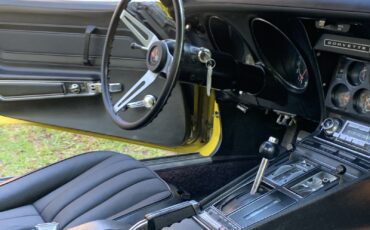 Chevrolet-Corvette-1971-Coupe-13