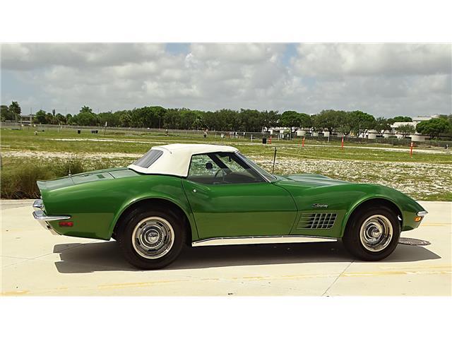 Chevrolet-Corvette-1971-TWO-DOOR-CONVERTIBLE-2