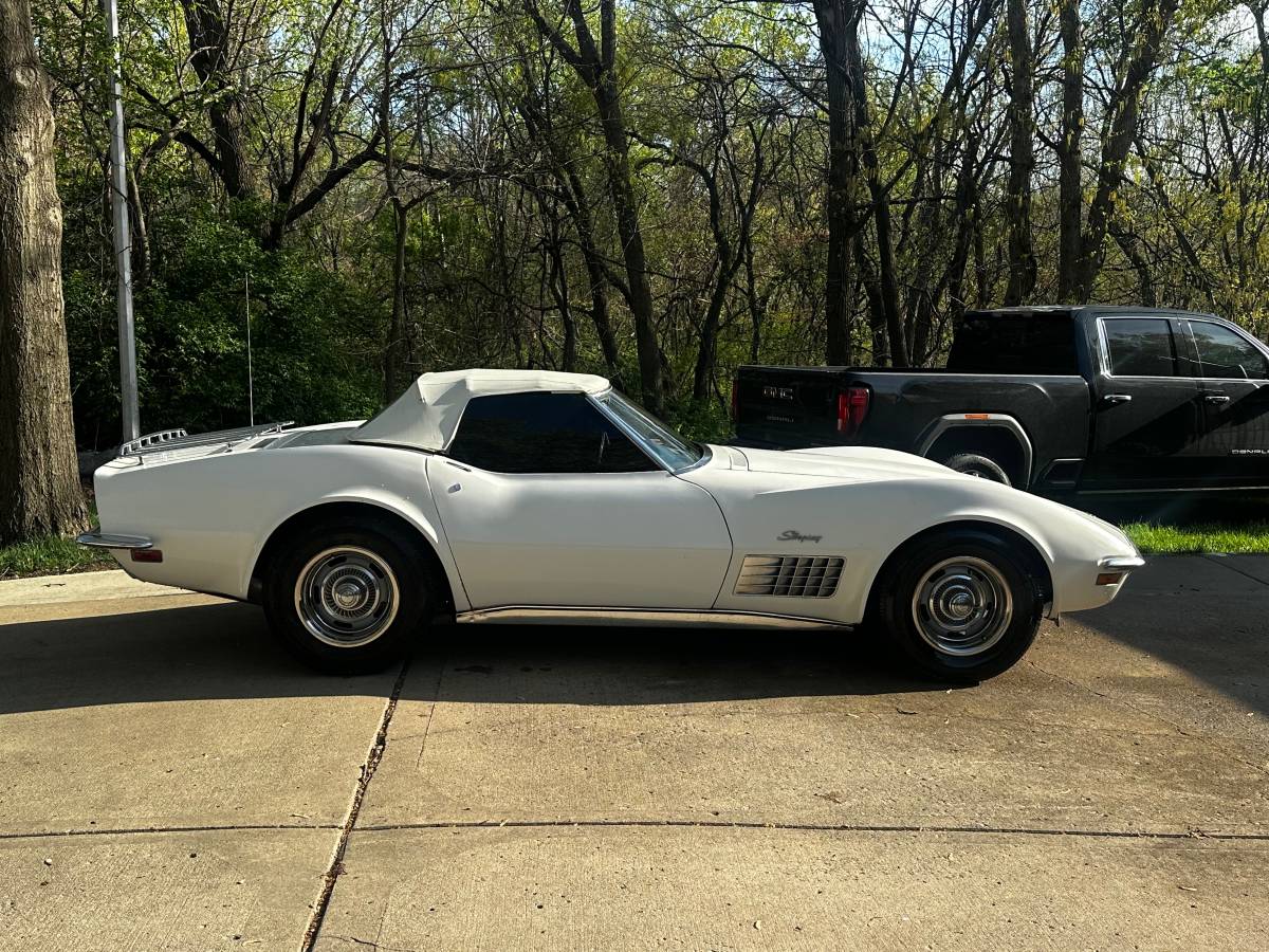 Chevrolet-Corvette-1971-white-13