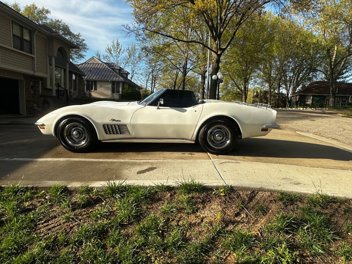 Chevrolet-Corvette-1971-white-14