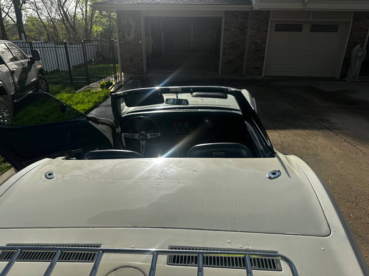 Chevrolet-Corvette-1971-white-15