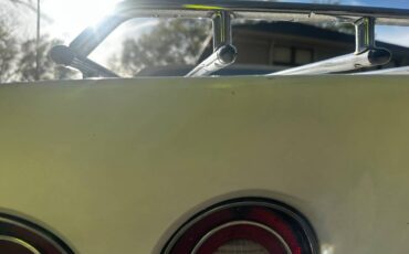 Chevrolet-Corvette-1971-white-3