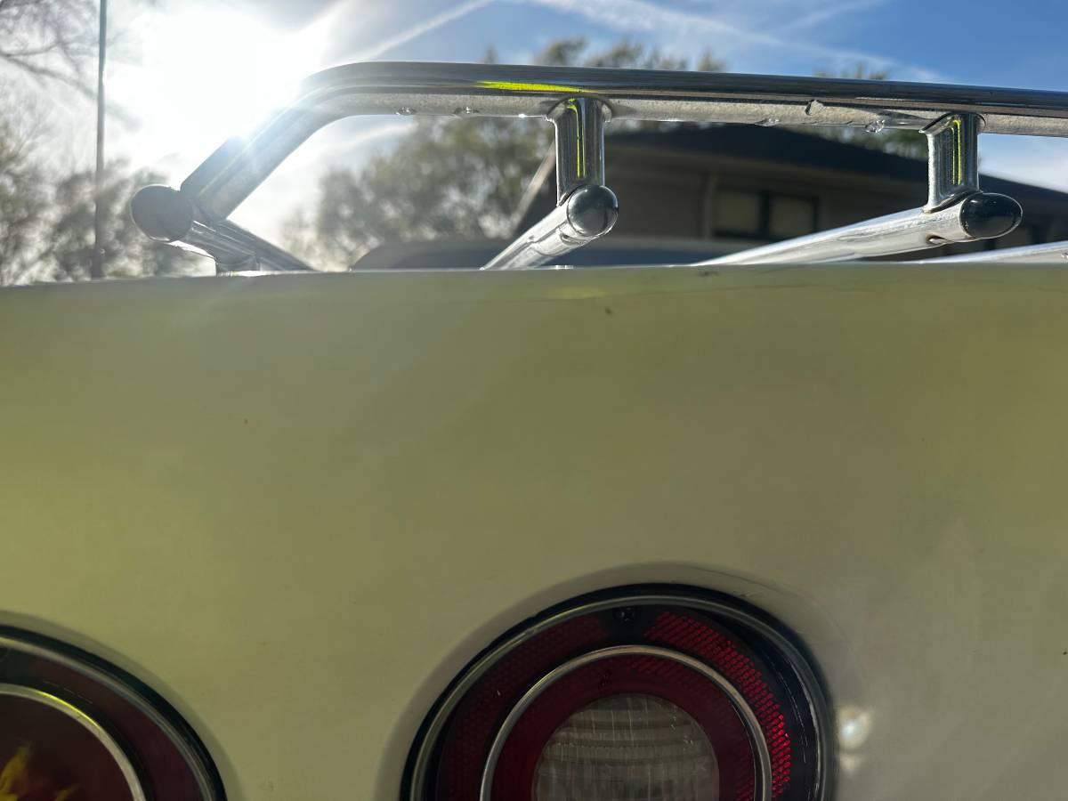 Chevrolet-Corvette-1971-white-3