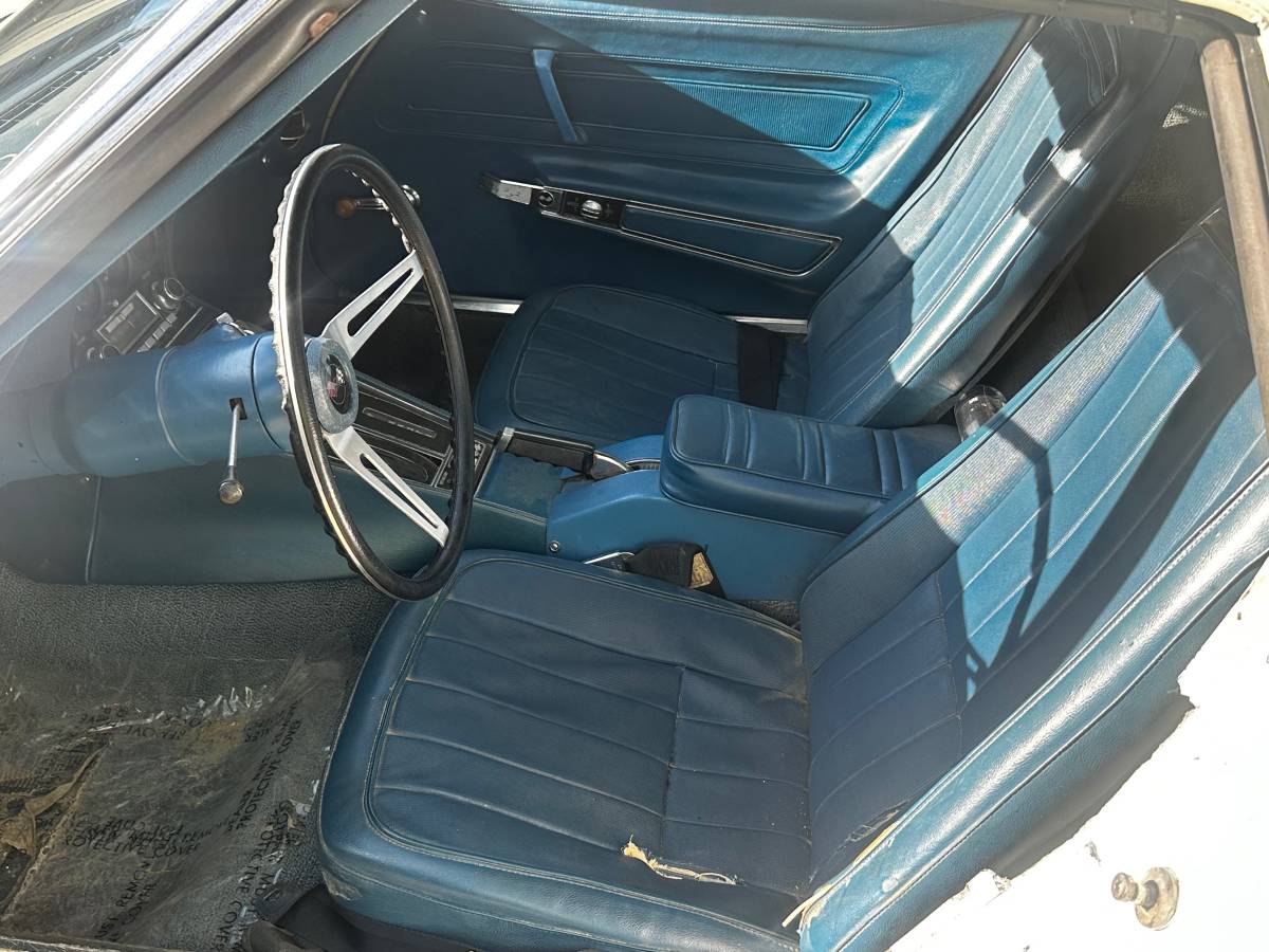 Chevrolet-Corvette-1971-white-9