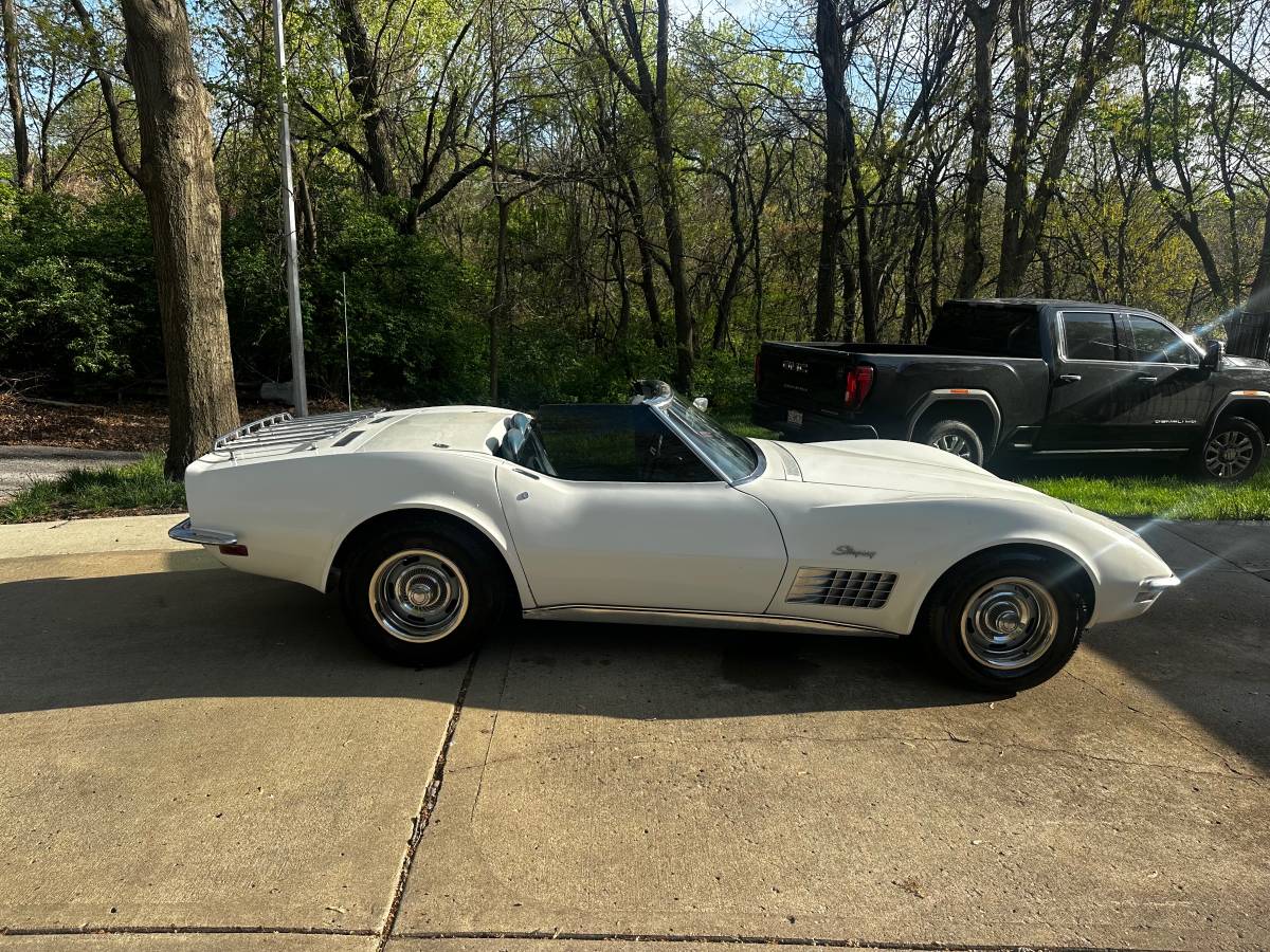 Chevrolet Corvette  1971 white