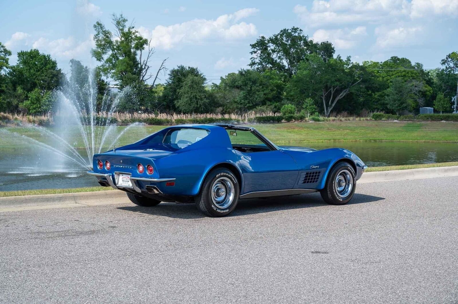 Chevrolet-Corvette-1972-2-Door-16