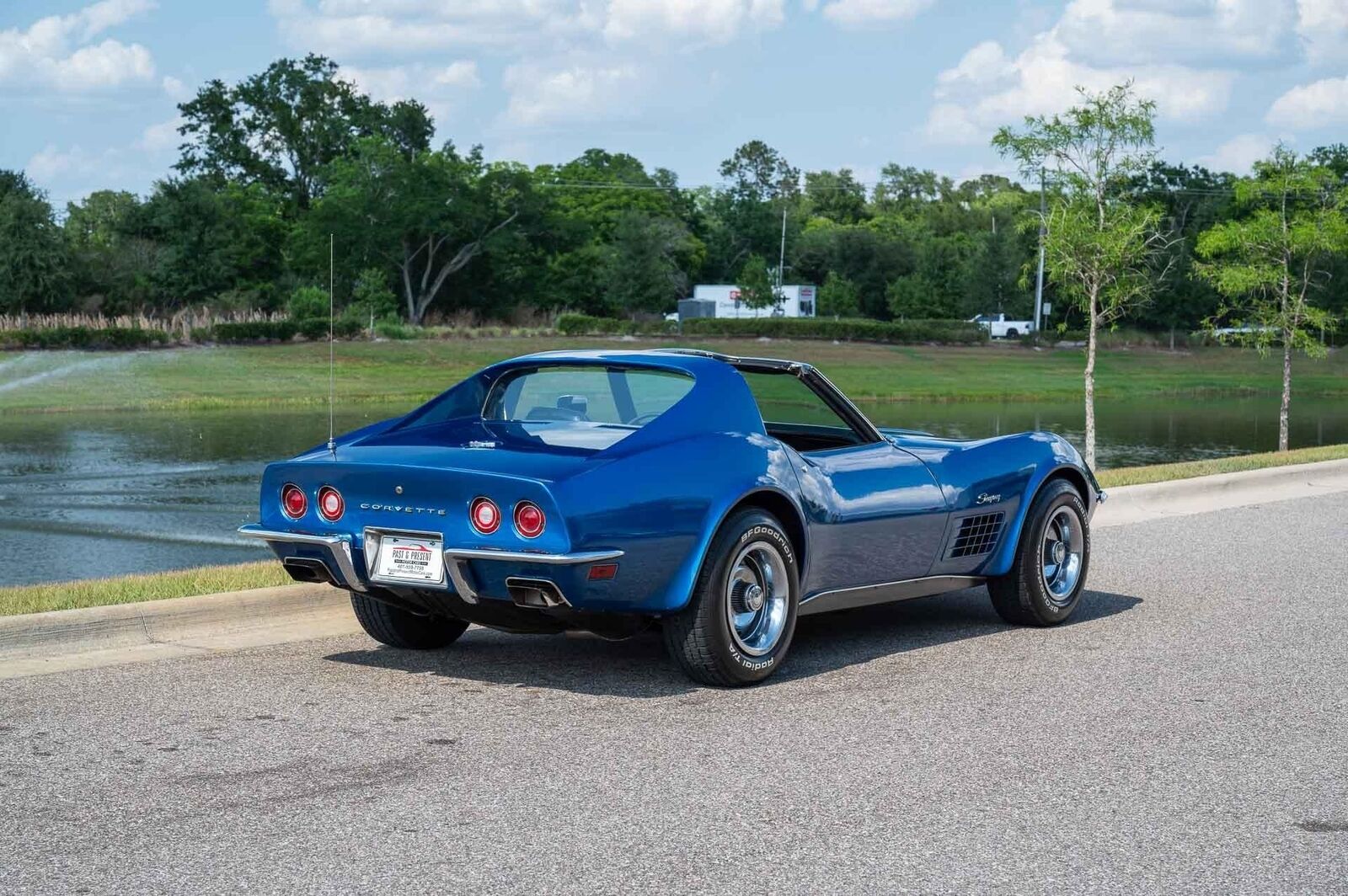 Chevrolet-Corvette-1972-2-Door-28
