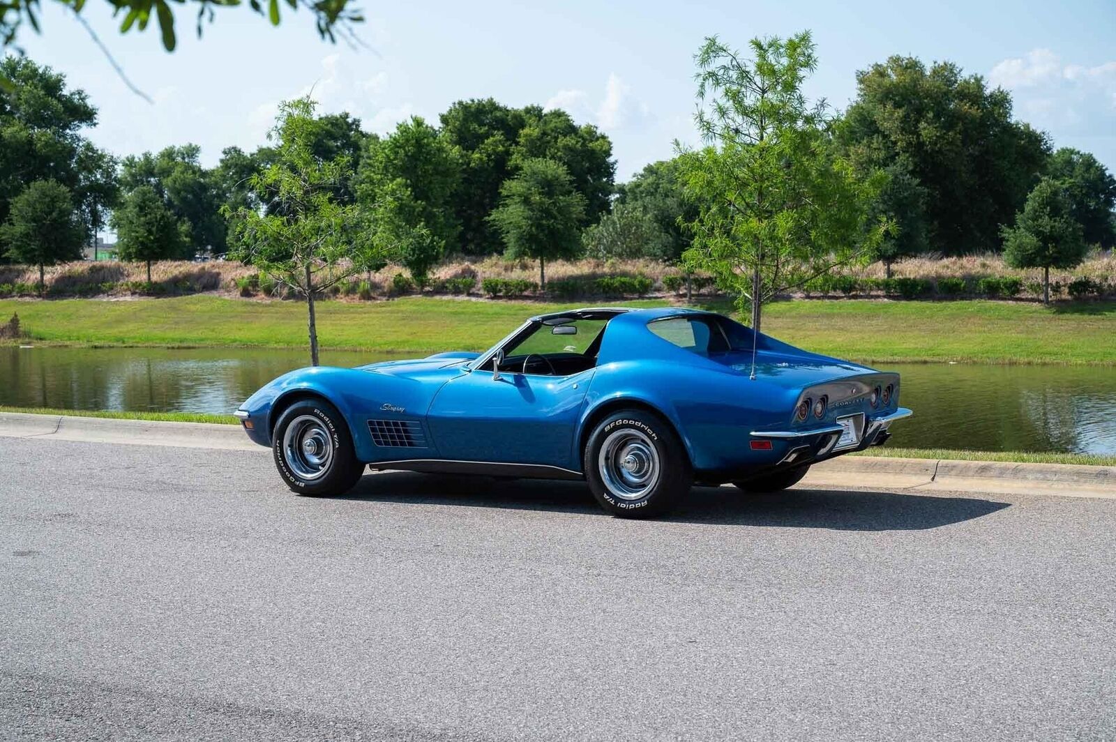 Chevrolet-Corvette-1972-2-Door-3
