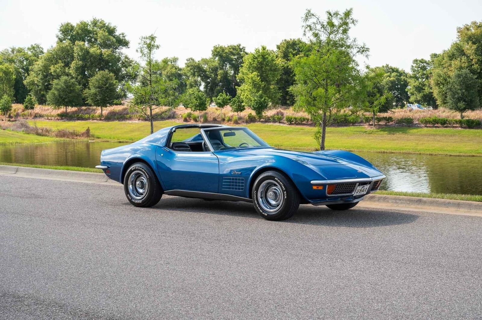 Chevrolet-Corvette-1972-2-Door-30