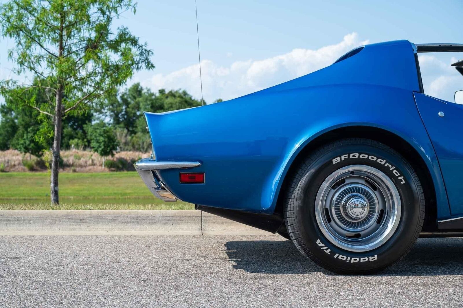 Chevrolet-Corvette-1972-2-Door-34
