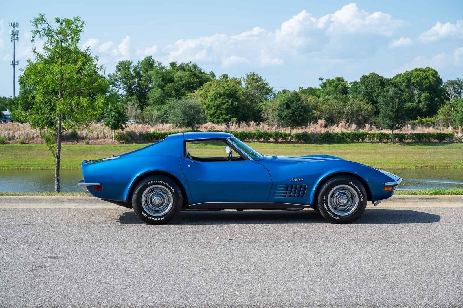 Chevrolet-Corvette-1972-2-Door-37