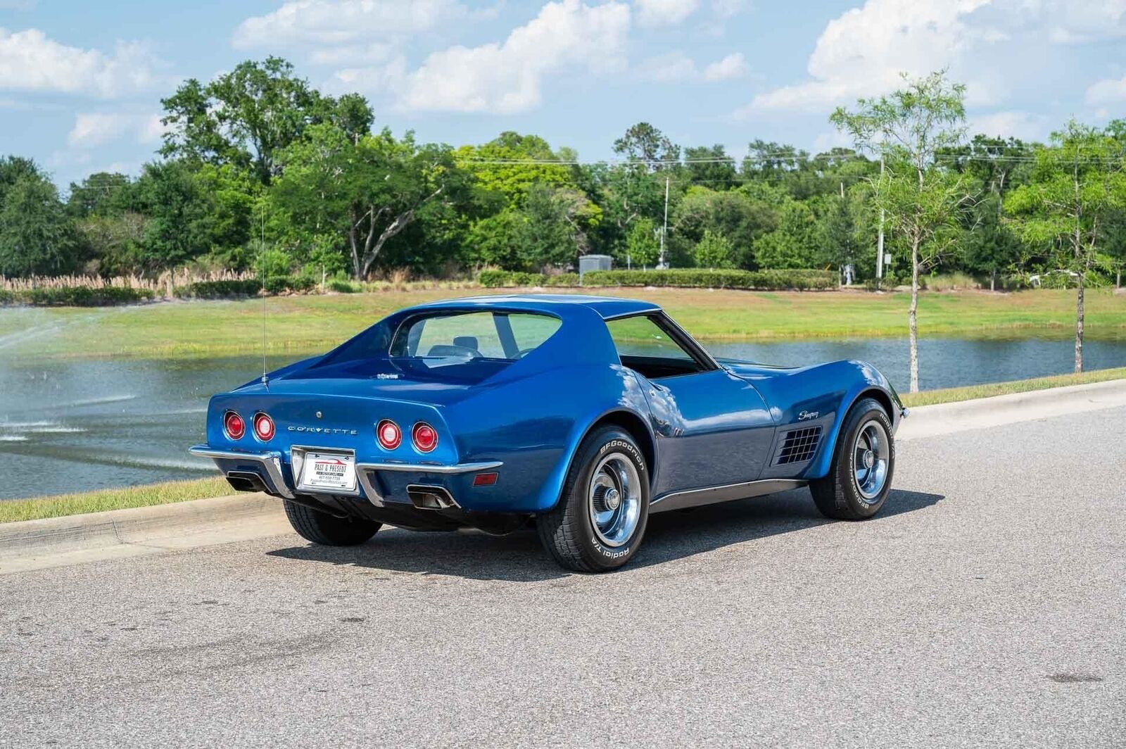 Chevrolet-Corvette-1972-2-Door-5