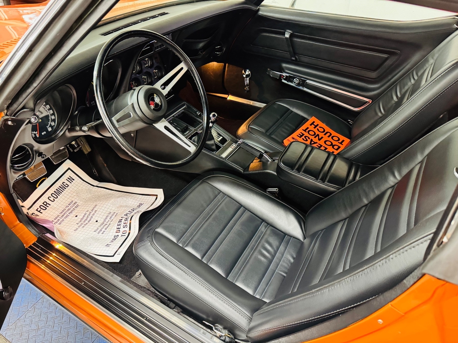 Chevrolet-Corvette-1972-2-door-14