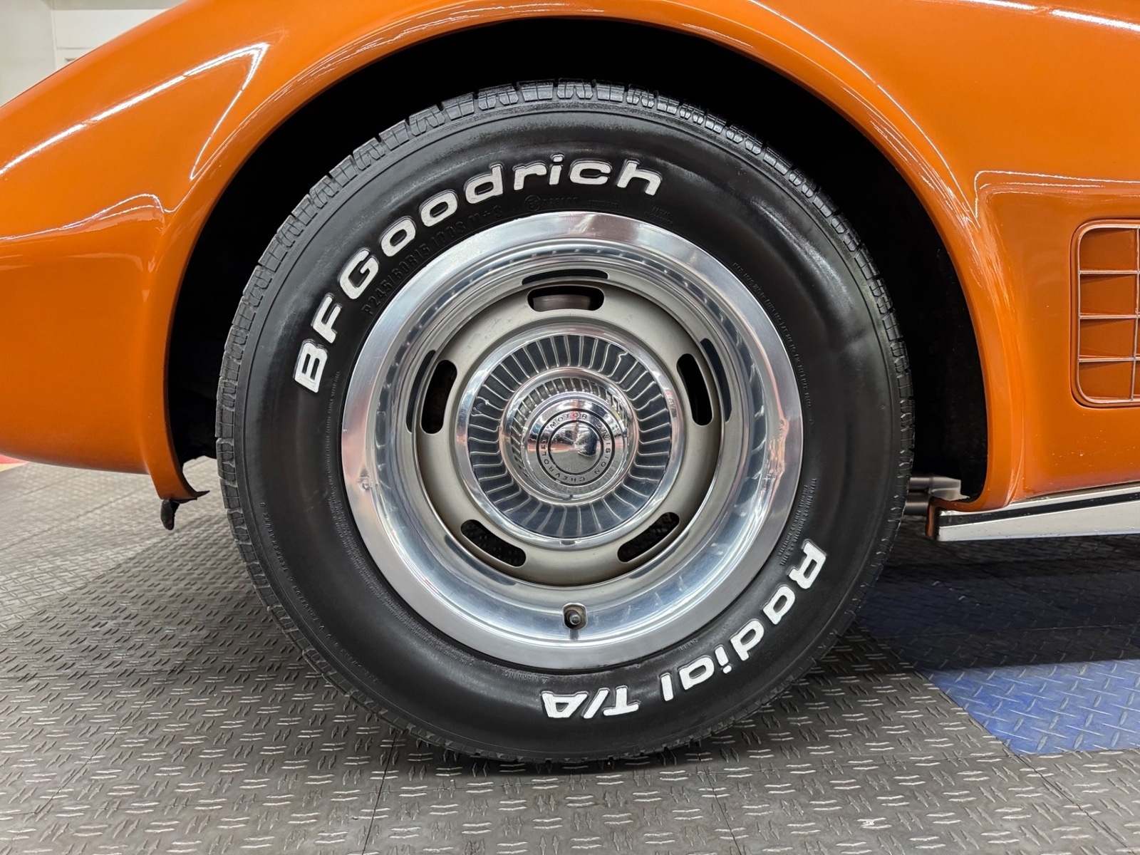 Chevrolet-Corvette-1972-2-door-21