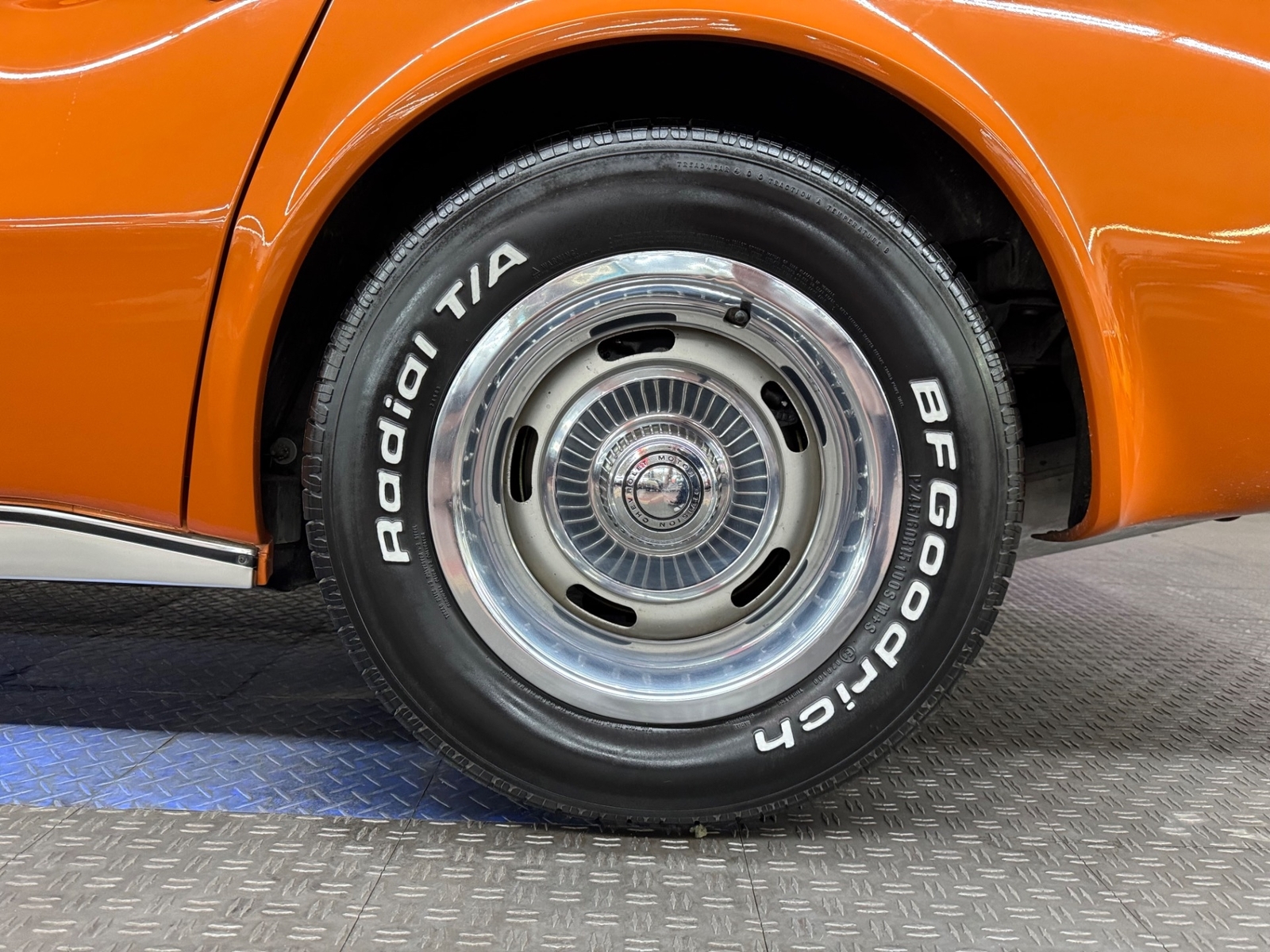 Chevrolet-Corvette-1972-2-door-22