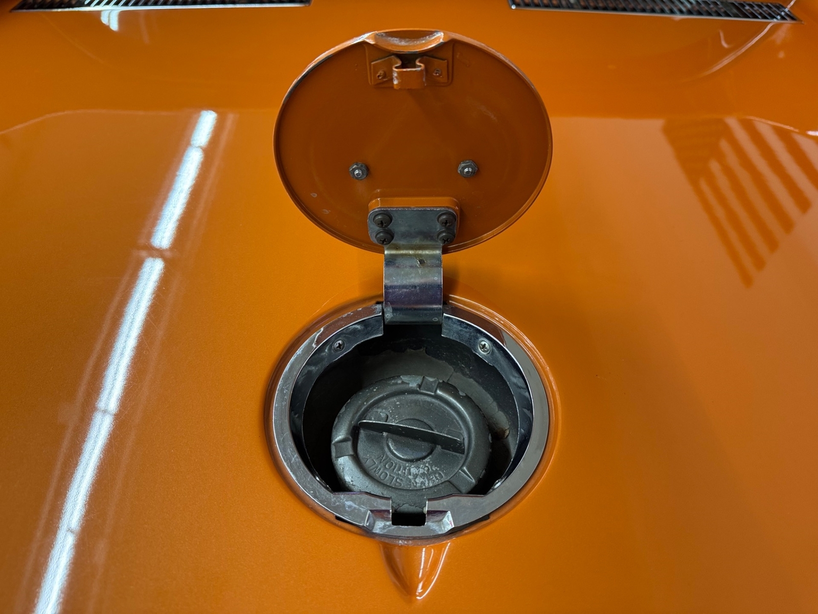 Chevrolet-Corvette-1972-2-door-23