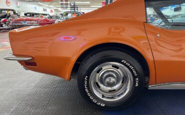 Chevrolet-Corvette-1972-2-door-24
