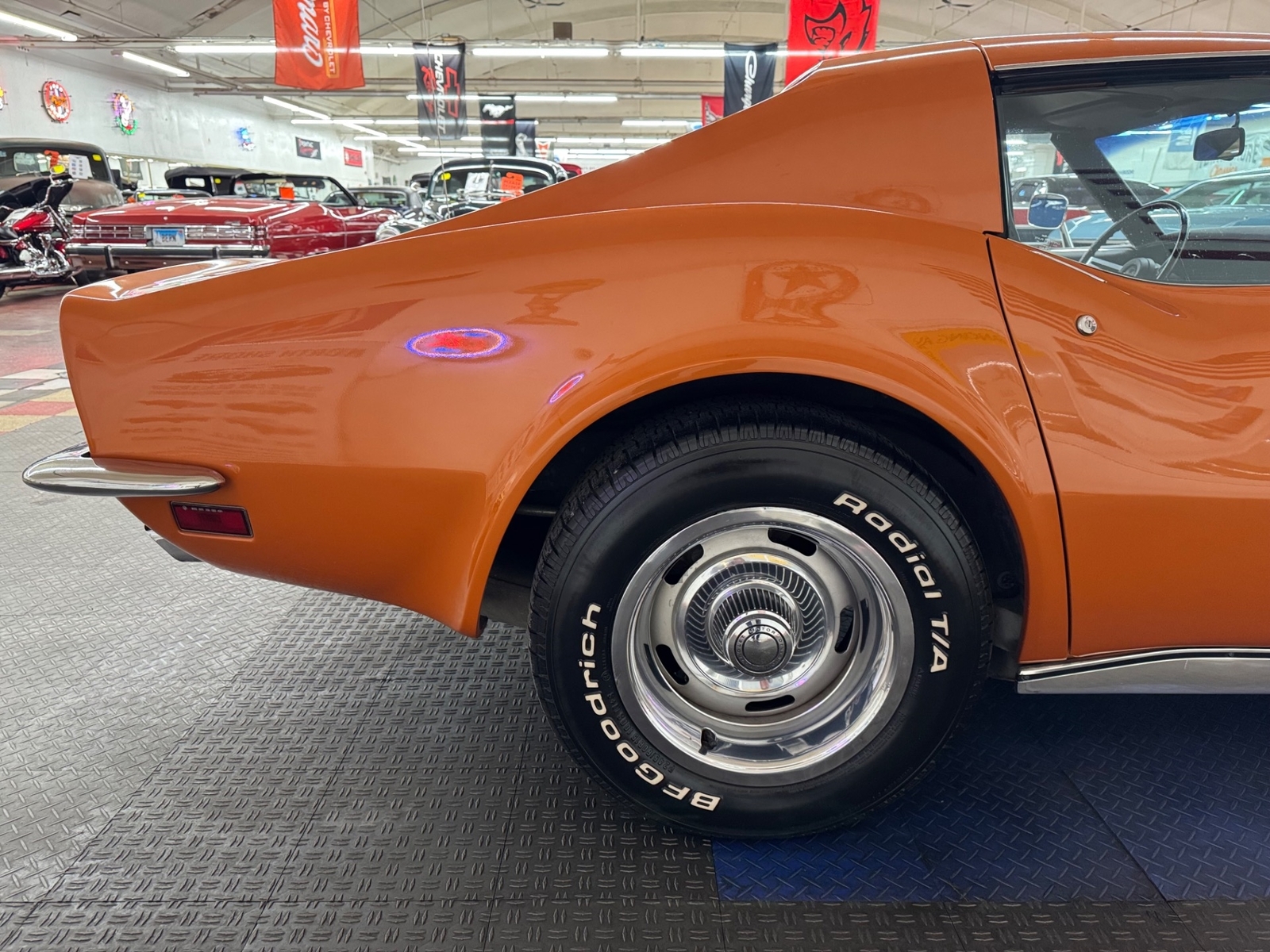 Chevrolet-Corvette-1972-2-door-24