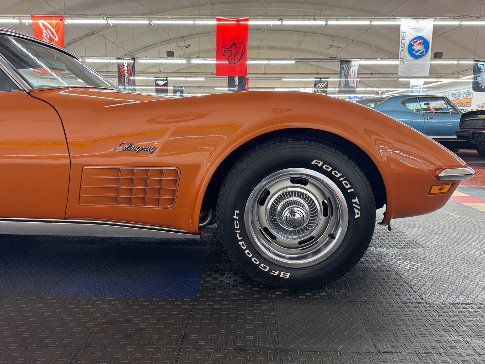 Chevrolet-Corvette-1972-2-door-26