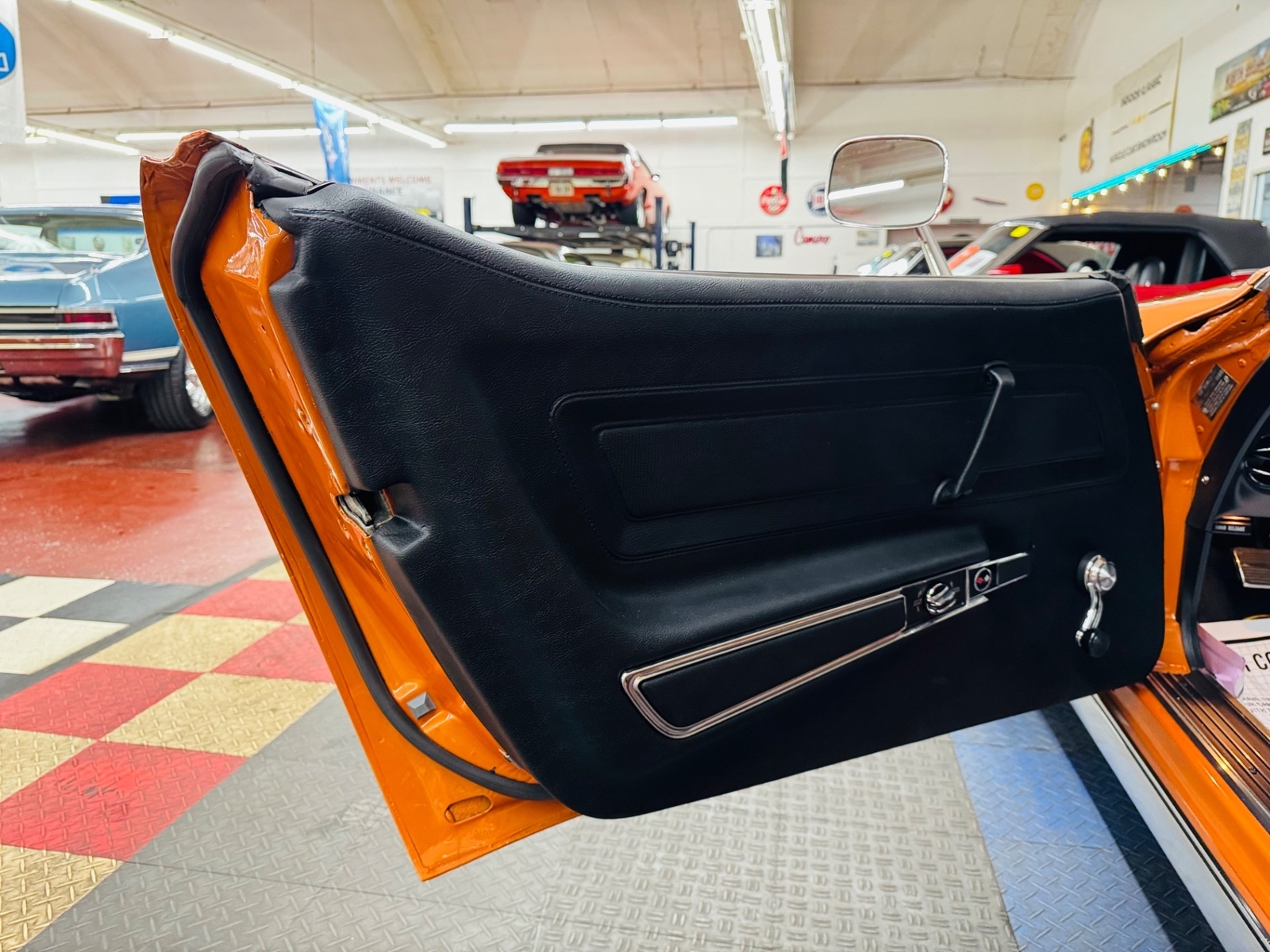 Chevrolet-Corvette-1972-2-door-32