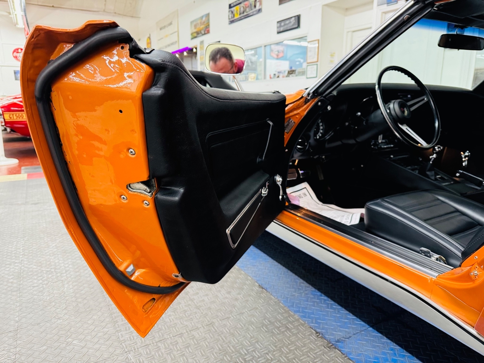 Chevrolet-Corvette-1972-2-door-33