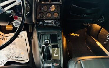 Chevrolet-Corvette-1972-2-door-34