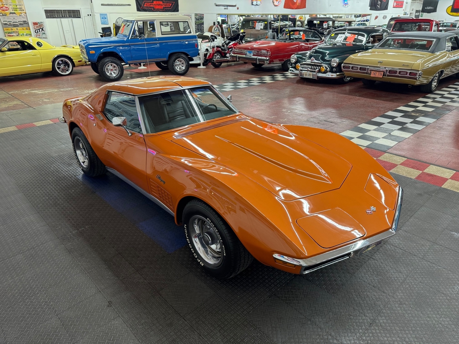 Chevrolet-Corvette-1972-2-door-9