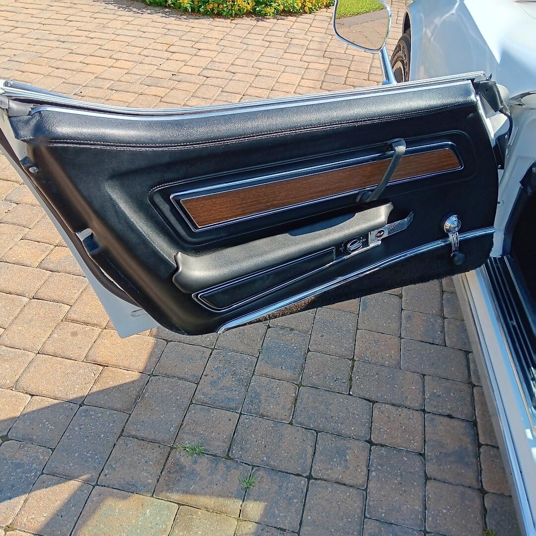 Chevrolet-Corvette-1972-Coupe-6
