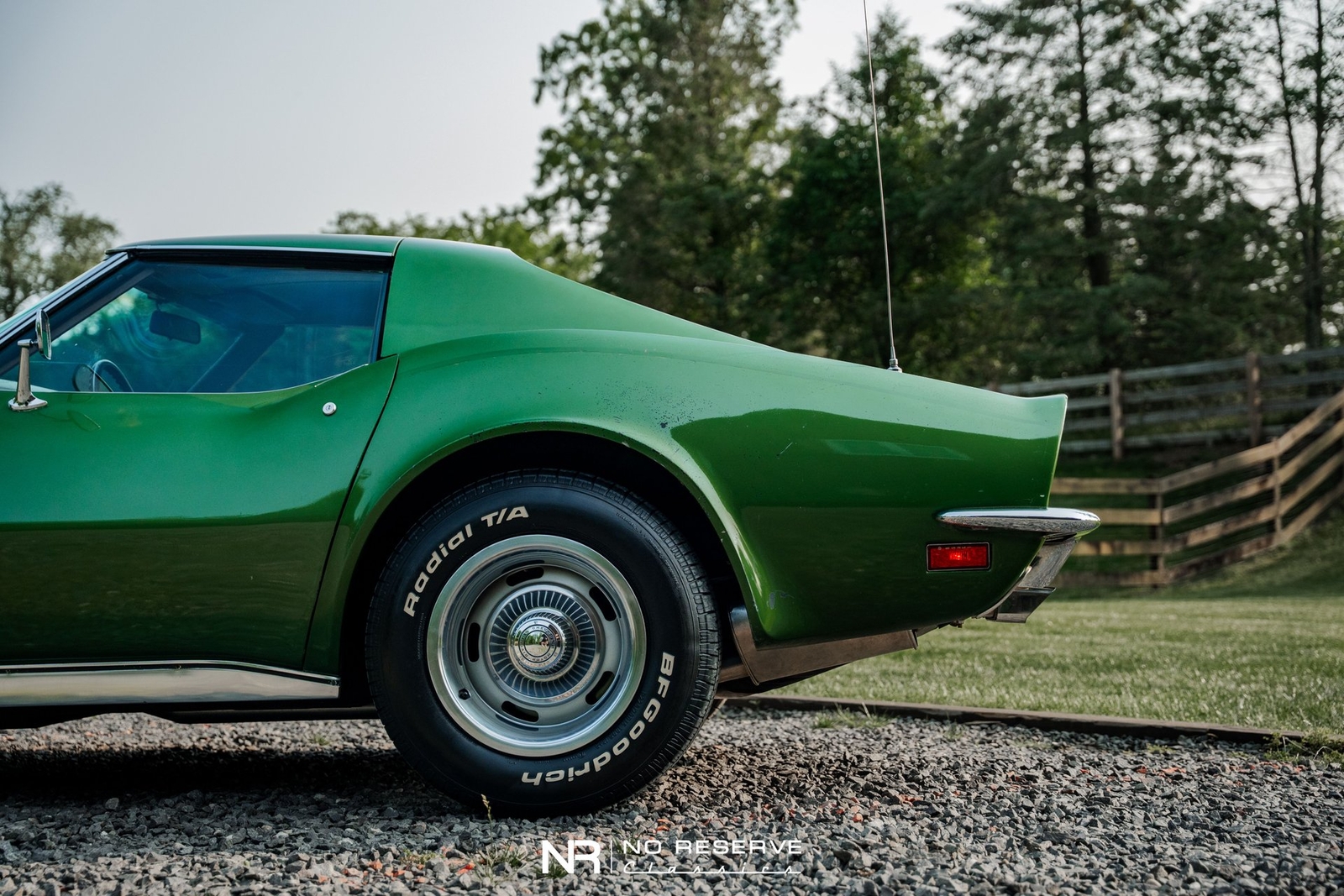 Chevrolet-Corvette-1972-Other-23