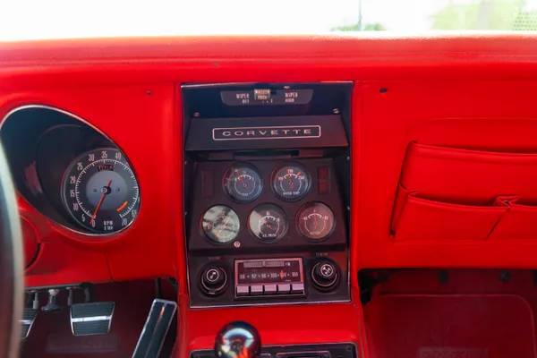 Chevrolet-Corvette-1972-red-12