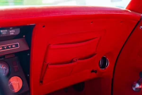 Chevrolet-Corvette-1972-red-14