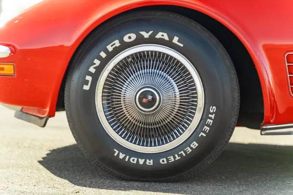 Chevrolet-Corvette-1972-red-4