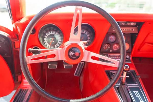 Chevrolet-Corvette-1972-red-7