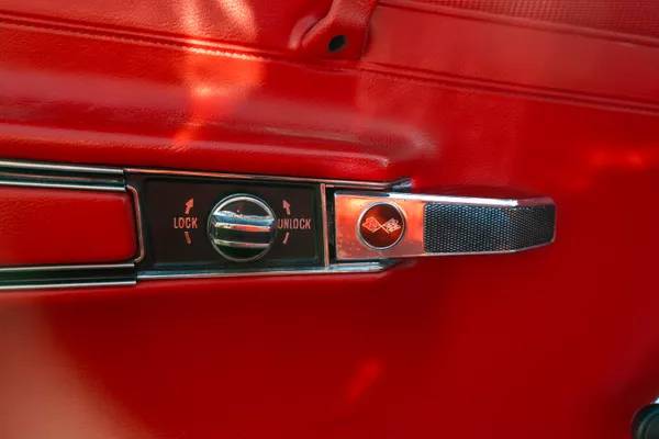 Chevrolet-Corvette-1972-red-8