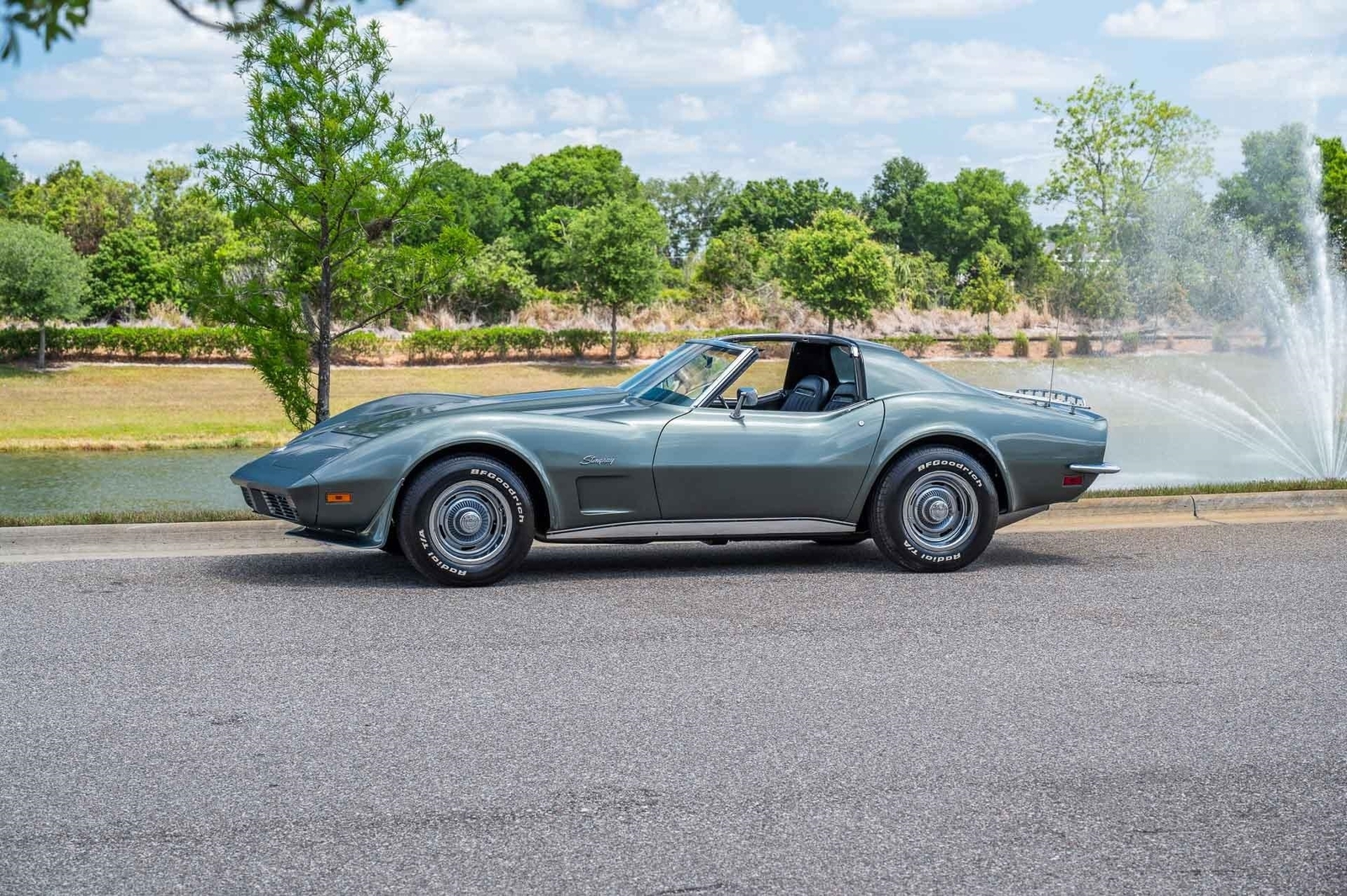 Chevrolet-Corvette-1973-2-Door-1